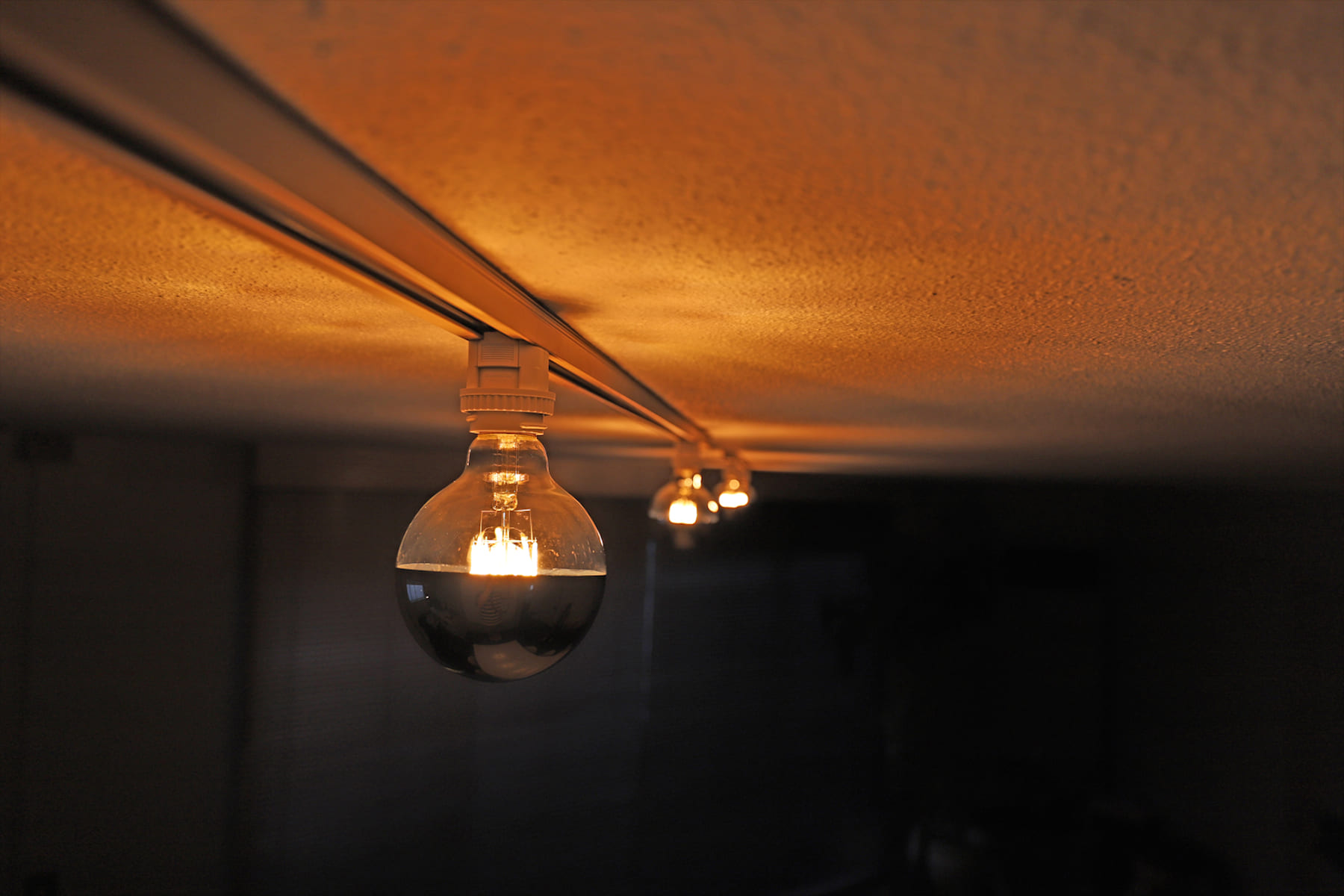 ミラーLED電球 φ95(E26)50W相当 シルバー 2200K電球色 LT-BB007-05-G141 ライティングレールプラグにつけて（φ95 シルバー 2200K 電球色）