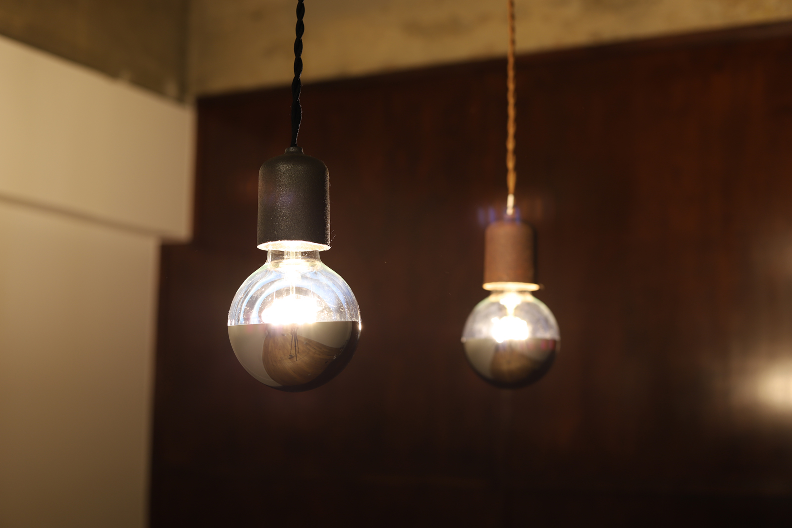 ミラーLED電球 φ95(E26)50W相当 シルバー 2200K電球色 LT-BB007-05-G141 ソケットランプMETALを組み合わせて（φ95 シルバー 2700K電球色）