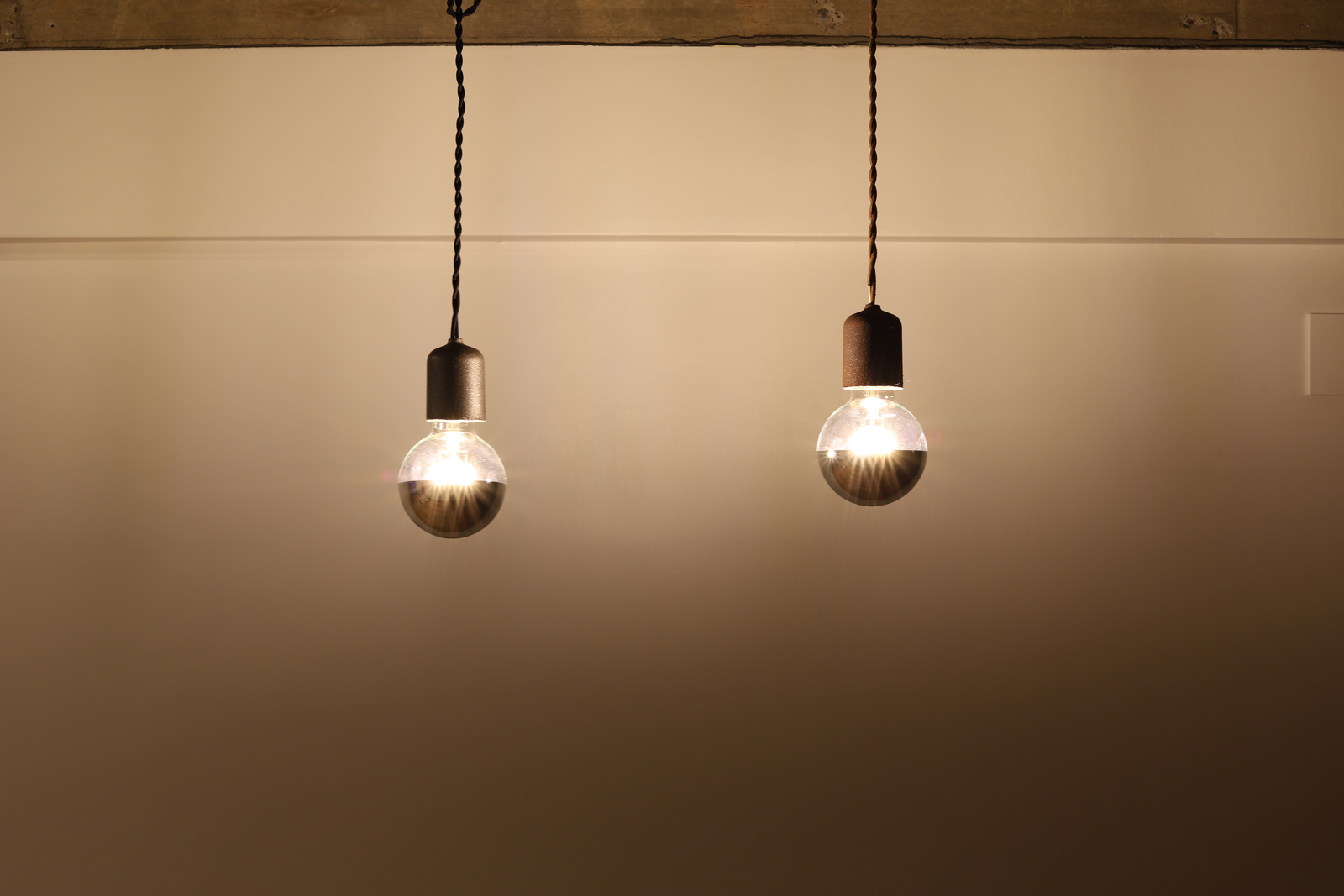 ミラーLED電球 φ95(E26)50W相当 シルバー 2200K電球色 LT-BB007-05-G141 ソケットランプMETALを組み合わせて（φ95 シルバー 2700K電球色）