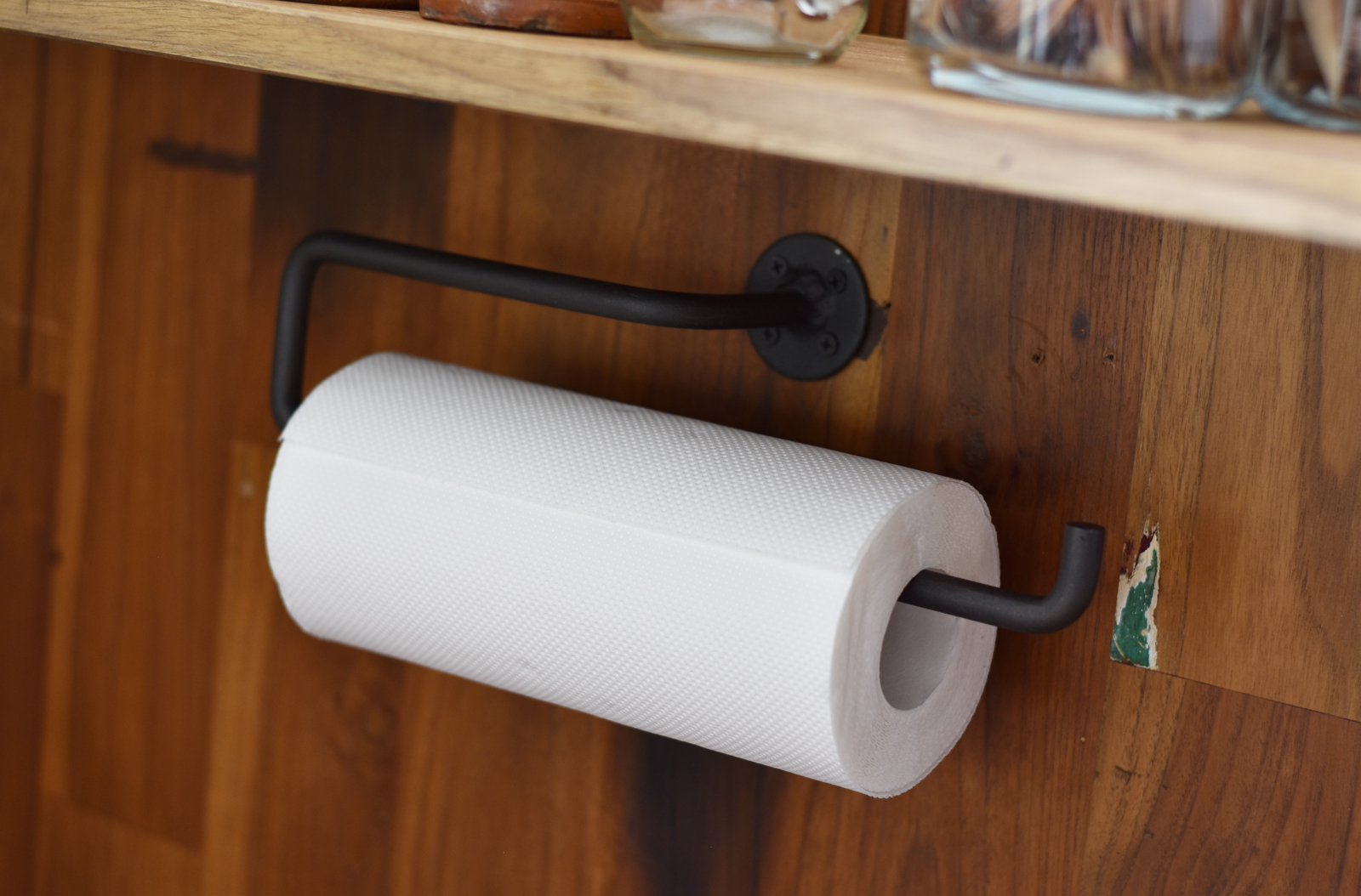 アイアンペーパーホルダー ロング 側面付け 右 KB-AC013-04C-G141 長いのでキッチンペーパーも掛けられます（写真は右向き）