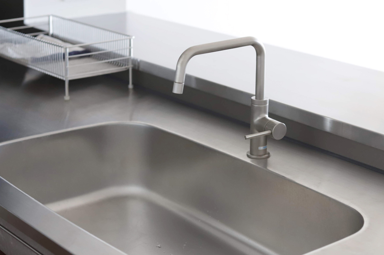 ニッケルサテン水栓 ベントネック混合栓 KB-TP005-01-G141 鈍い光を放つ、シルキーな表情