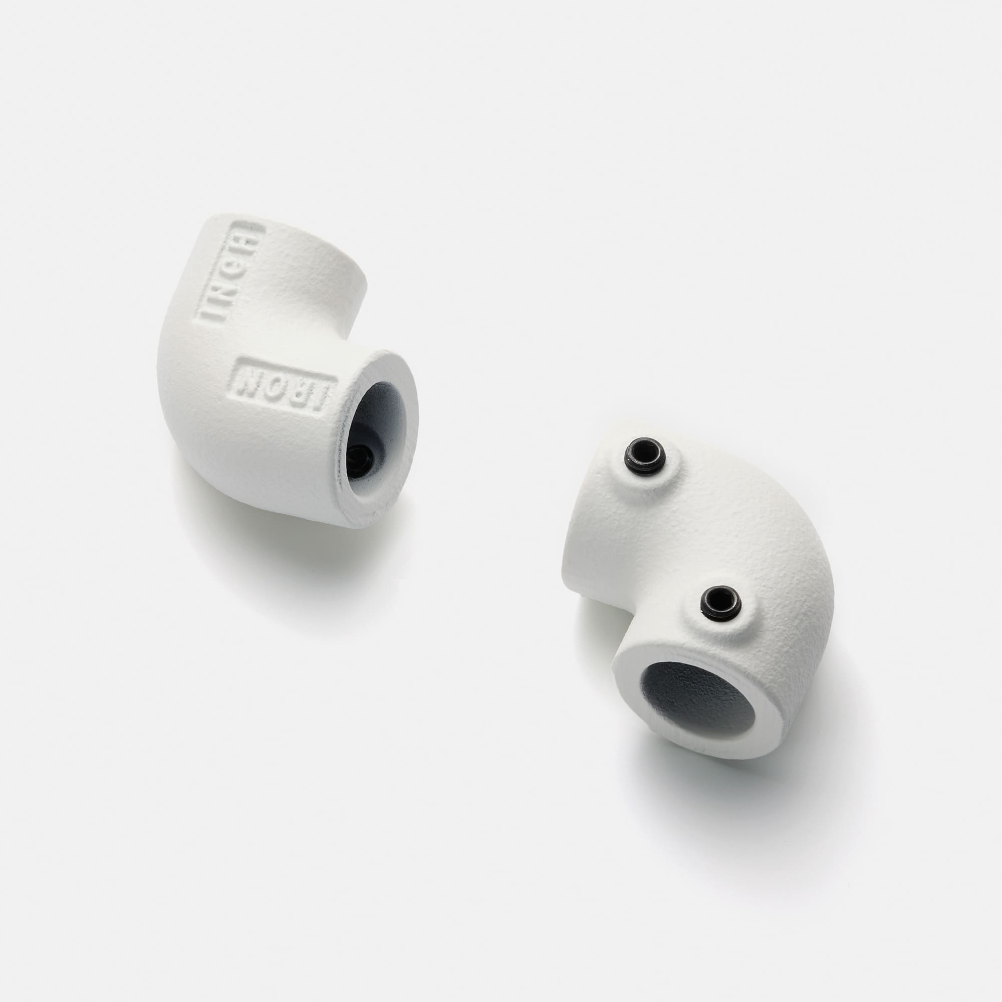 アイアンハンガーパイプ F型-棚下吊セット H100 ホワイト PS-HB008-70-G141 片面には刻印が、もう一方にはネジ穴があります