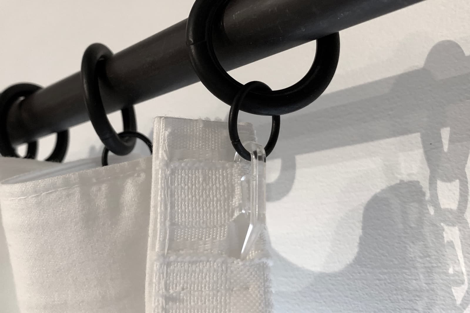 アイアンカーテンレール リングランナー DW-CB007-04-G141 大きいリングにレールを通し、小さいリングにカーテンフックを引っ掛けます